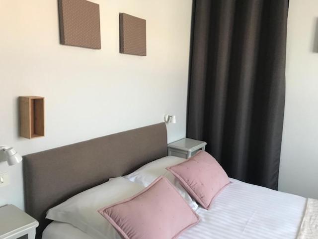Hotel La Petite Auberge Ares Eksteriør bilde